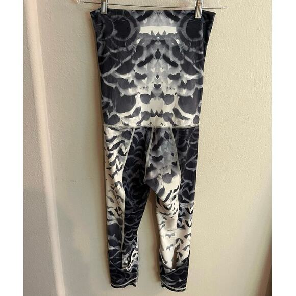 Lululemon Wunder Under Pant SE Dance
Pretty Plume Angel Wing Black 4 - Picture 7 of 8